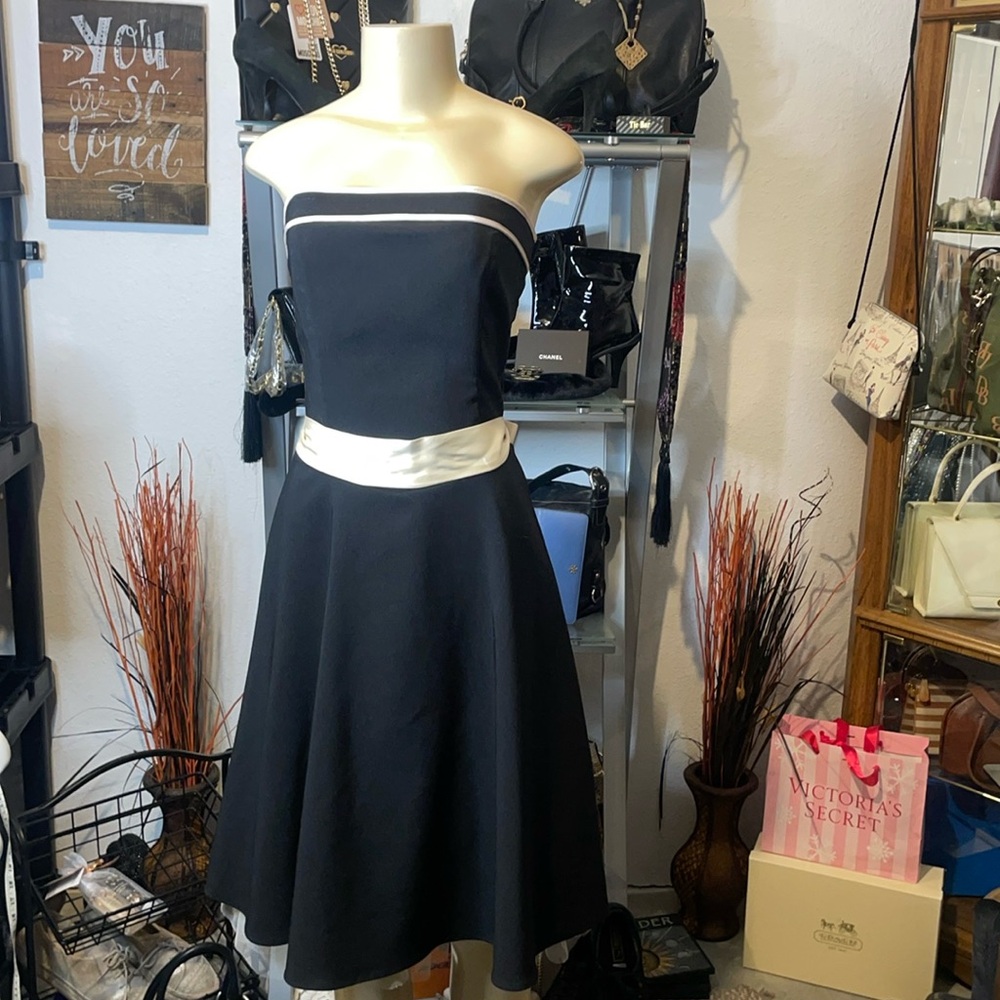⭐️You will get 2 great used condition dresses size 3 & small